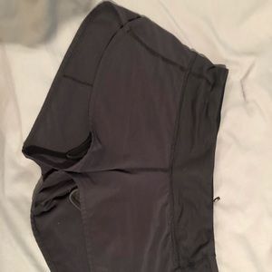 Size 4 lululemon speed short 2.5 inseam